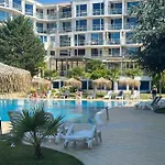 Atlantis Nikol Apartman *