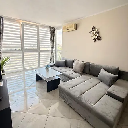 Atlantis Nikol Apartman *